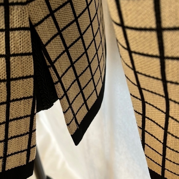 Misook Exclusive jacket sweater acrylic Black/beige buttondown colorblock. MP - Picture 5 of 6